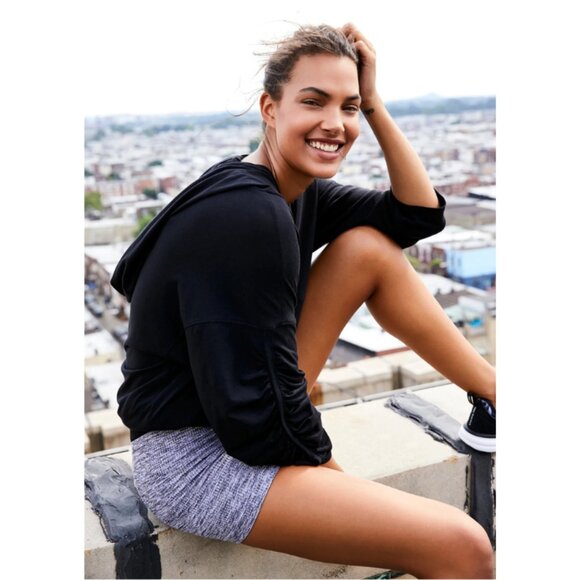 Free People Movement Seamless Shorts in Heather Grey - NWT! - Picture 6 of 12